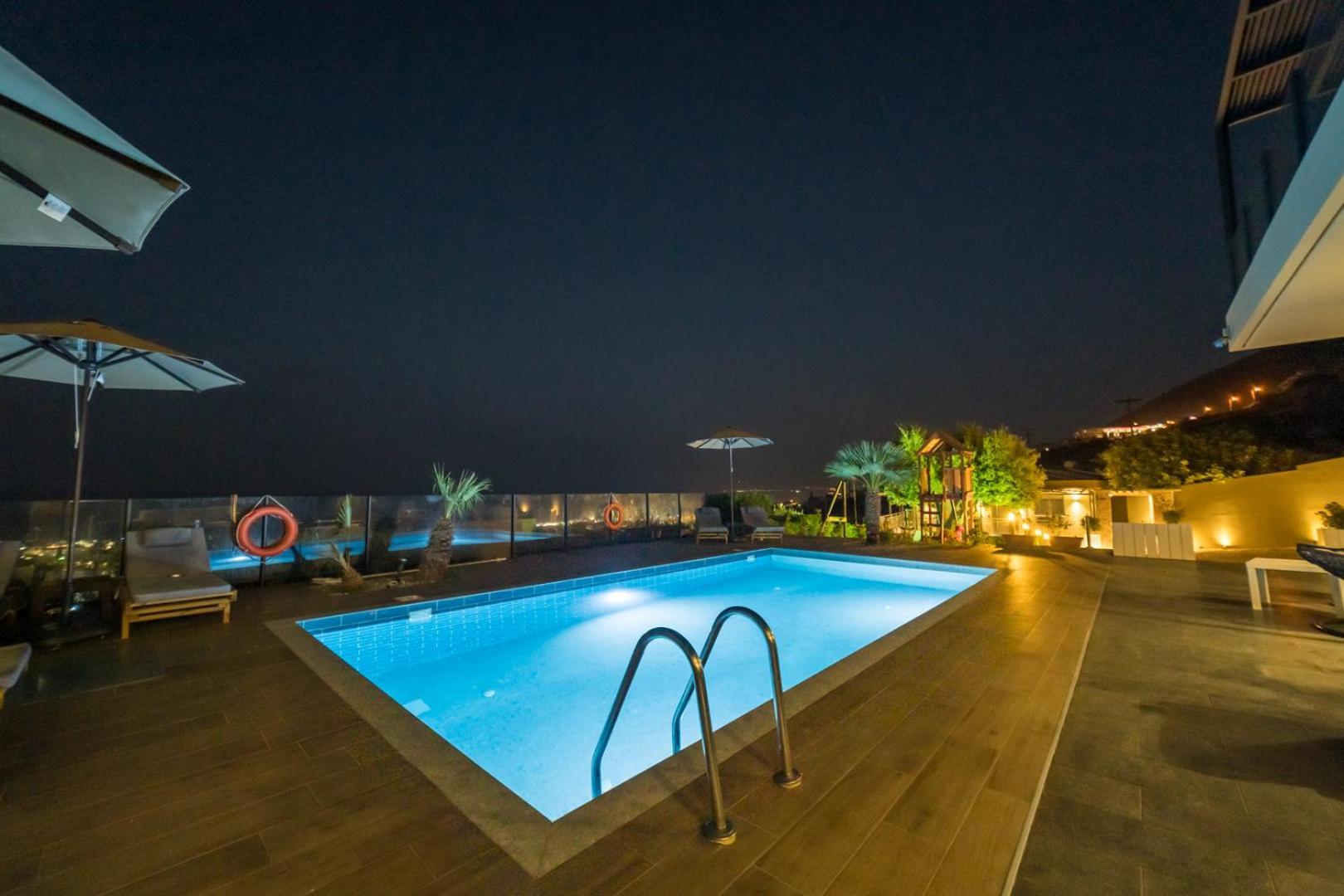 Constandinos - Private Pool - Sleeps 8 *
